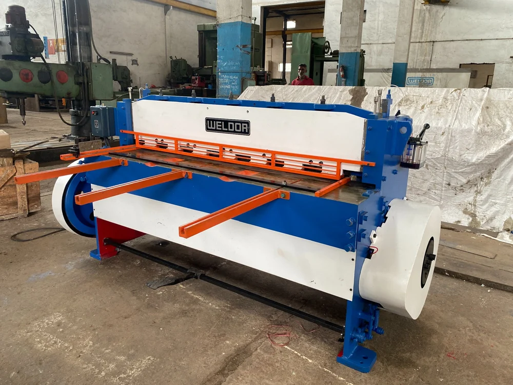 Under Crank Shearing Machine (Guillotine Shearing) - Image 4