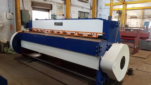 Under Crank Shearing Machine (Guillotine Shearing) - Image 2